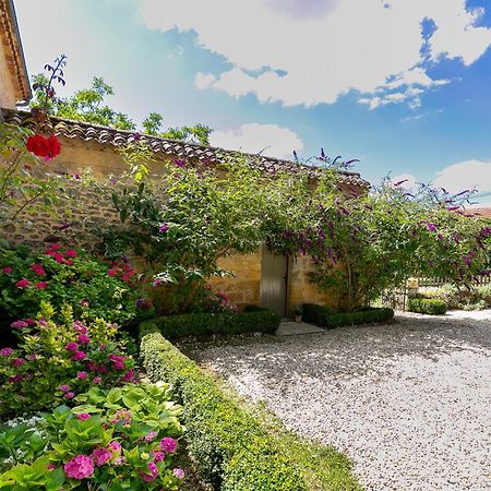 La Maison Louverie Pontours Luaran gambar