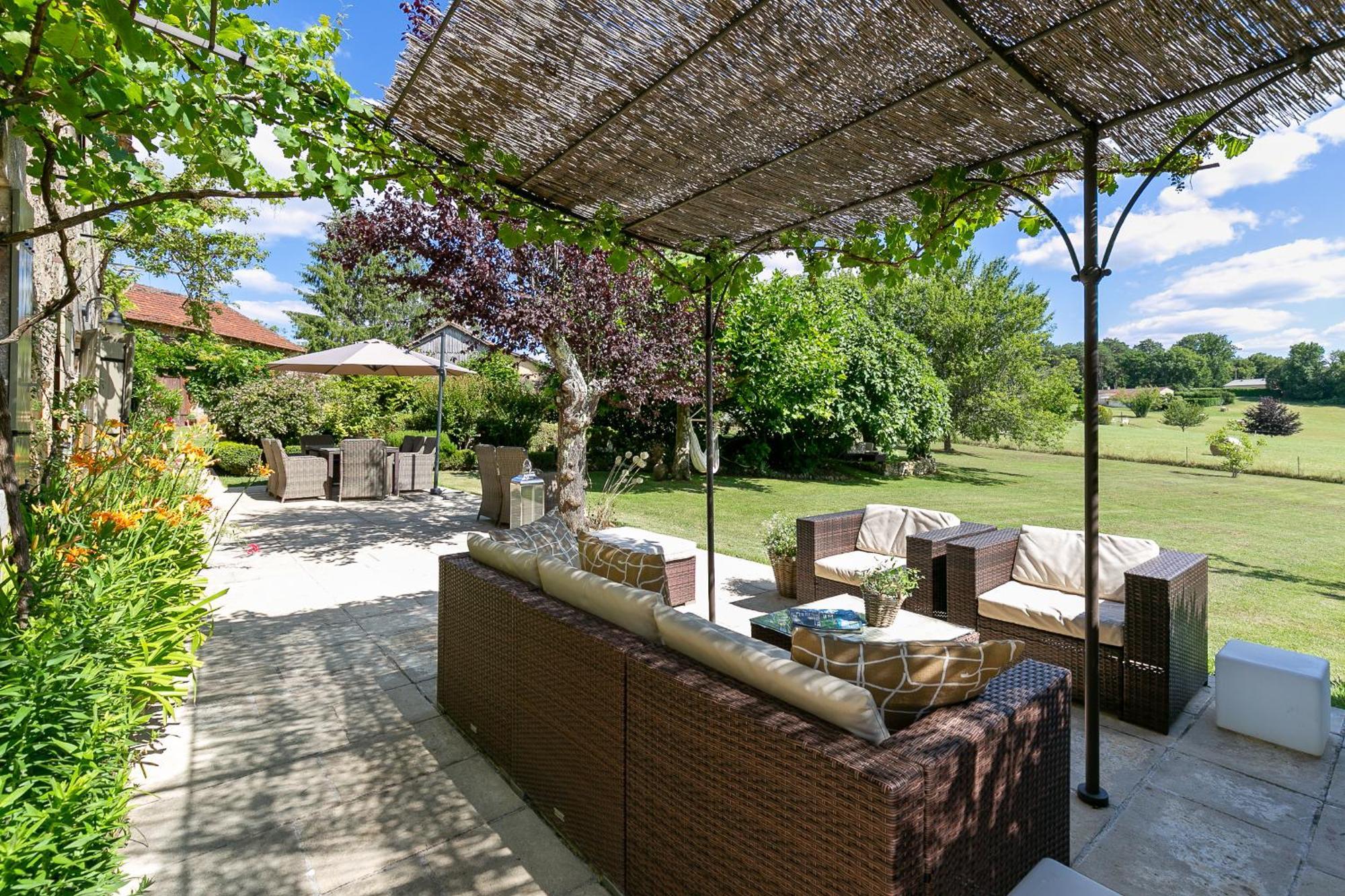 La Maison Louverie Pontours Luaran gambar