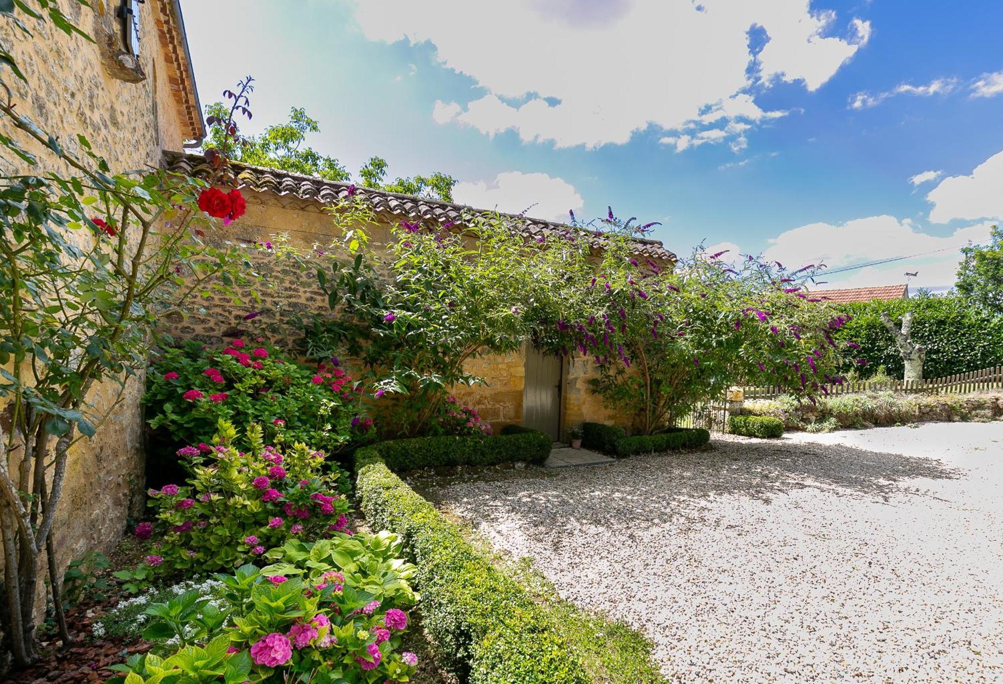 La Maison Louverie Pontours Luaran gambar