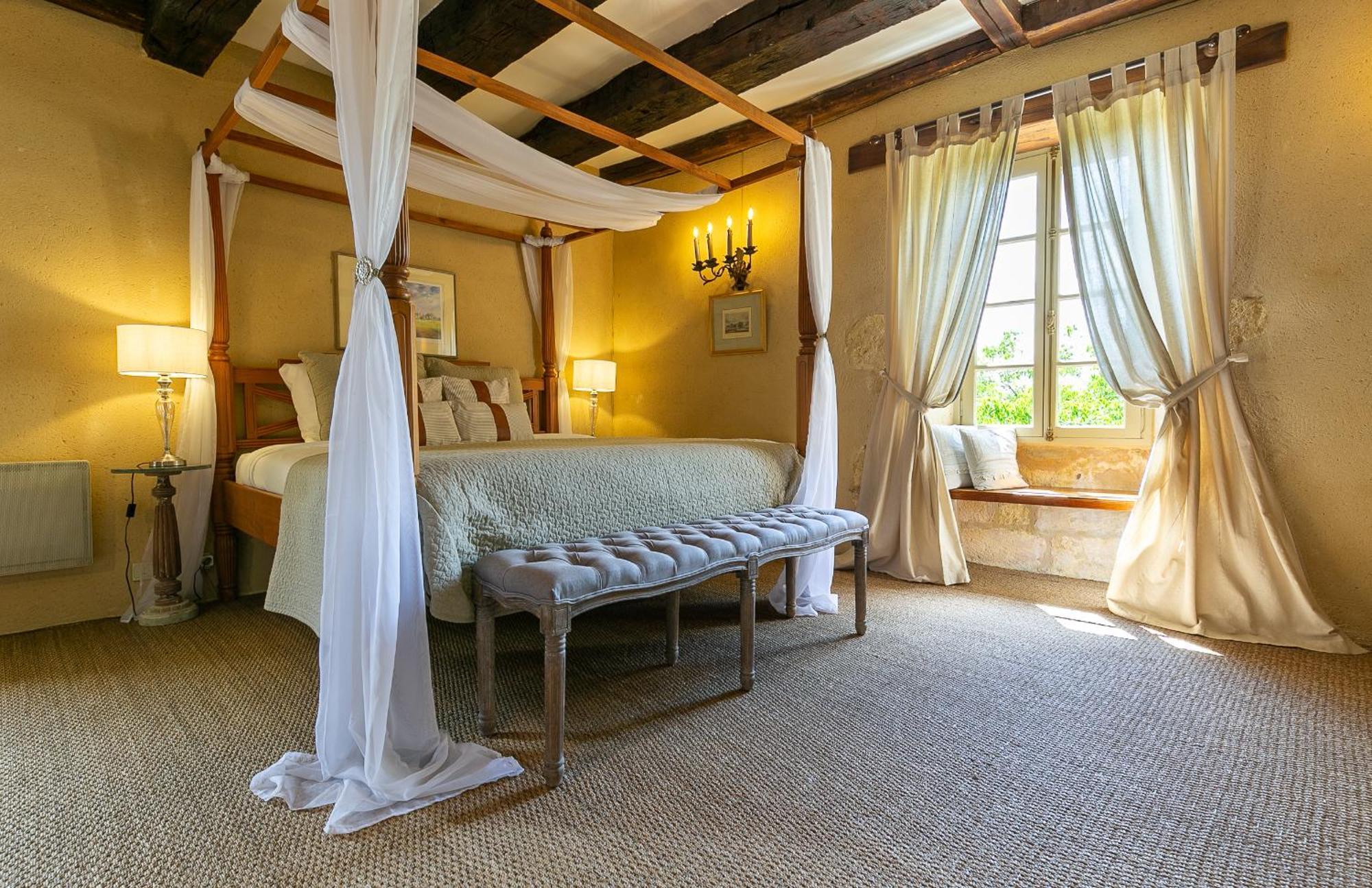 La Maison Louverie Pontours Luaran gambar